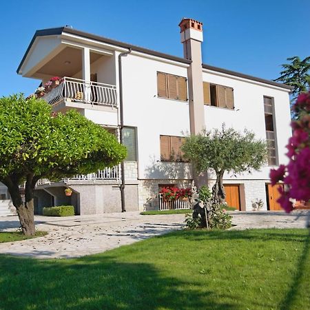 אומאג Apartments Vili מראה חיצוני תמונה
