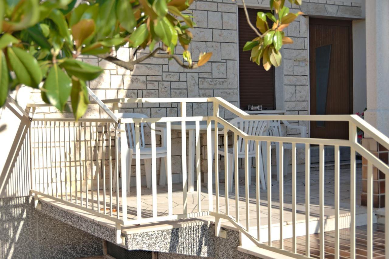 אומאג Apartments Vili מראה חיצוני תמונה