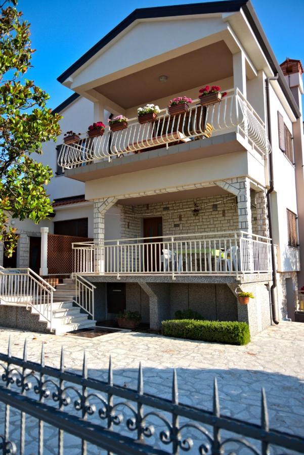 אומאג Apartments Vili מראה חיצוני תמונה