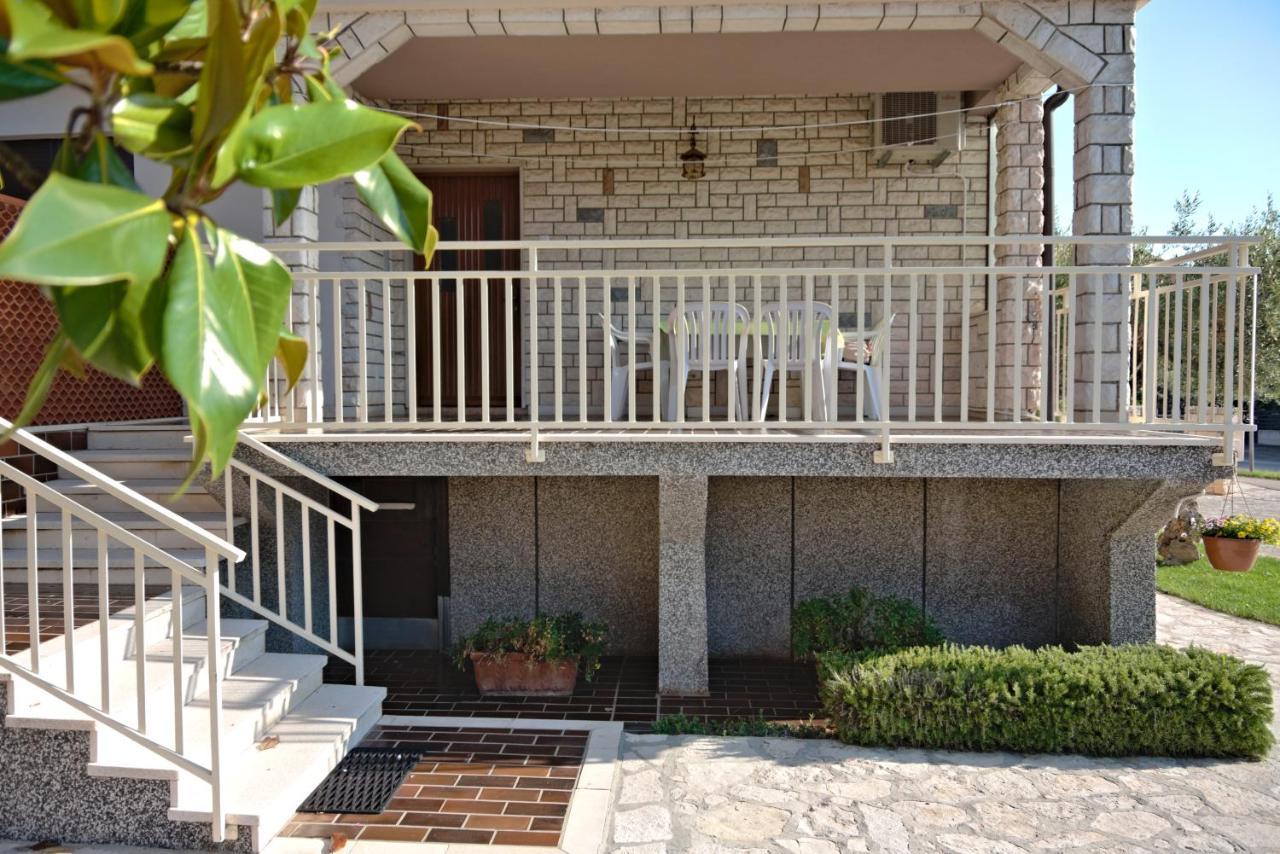 אומאג Apartments Vili מראה חיצוני תמונה